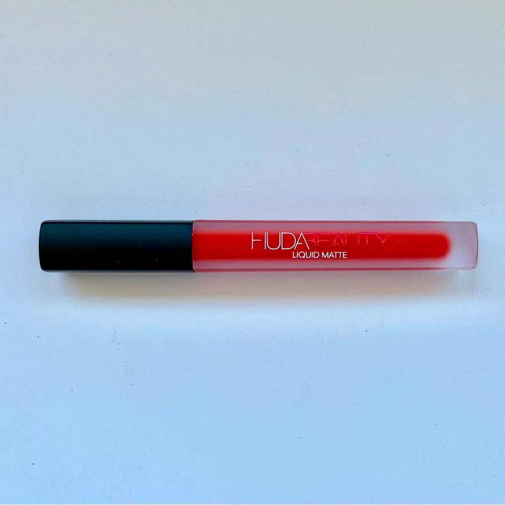 Limited Edition Huda Beauty “Alluring” matte lipstick 💄!! - Picture 4 of 7